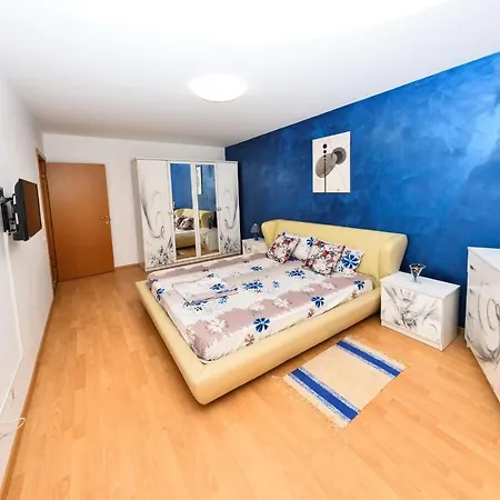 Apartment Apartament Florin